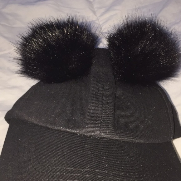 Cute black Pom Pom hat - Picture 3 of 3